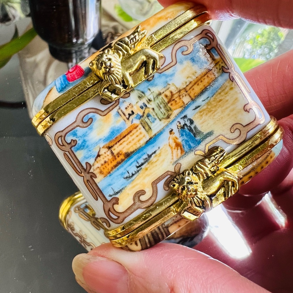 Del Prado Decorative Box makes a great hostess gift!